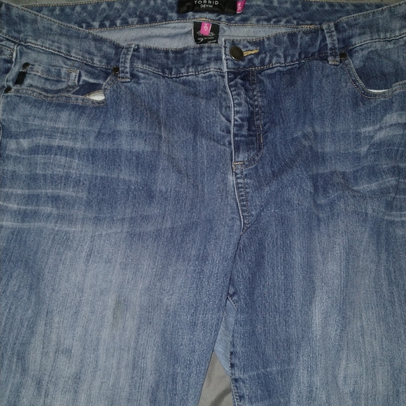 Torrid Denim Medium Wash Straight Leg Jeans EUC - Picture 1 of 5